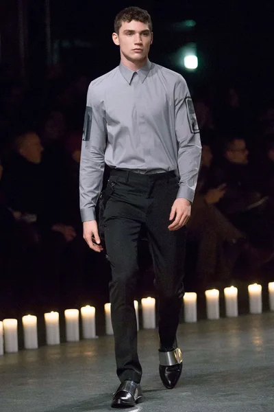 Look 11